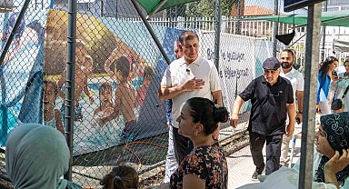 İlk kez havuzla tanışan çocukların sevincine Başkan Tugay ortak oldu