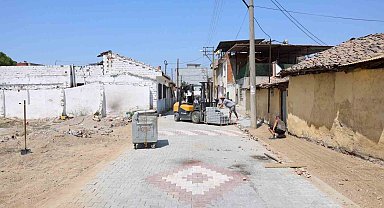 İncirliova'da 3 sokakta yol yenileme çalışmaları sürüyor