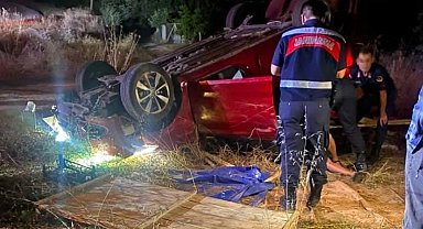 İnegöl'de otomobil şarampole yuvarlandı: 3 yaralı