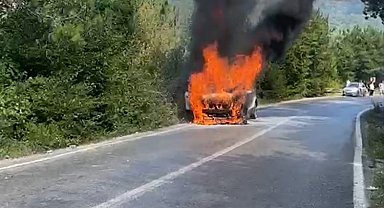 İnkumu yolunda otomobil alevlere teslim oldu