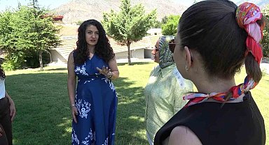 İş başvurusuna gidecekler dikkat: Kahverengi giyinmeyin, lacivert renkli kıyafet seçin