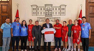 İşitme Engelliler Genç Kız Futsal Milli Takımı, Bilecik'te kampa girdi