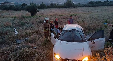 İskenderun'da otomobil tarlaya uçtu