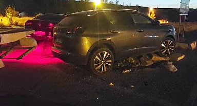 Isparta'da iki otomobil kavşakta çarpıştı: 10 yaralı