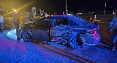 Isparta'da kavşakta iki otomobil çarpıştı: 4 yaralı