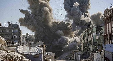 İsrail'den Gazze'de su arıtma tesisi ve camilere yönelik hava saldırıları