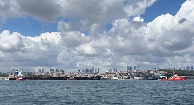 İstanbul Boğazı Liberya bayraklı kuru yük gemisi geçişi nedeniyle transit gemi geçişine kapatıldı