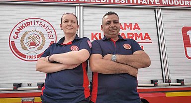 İtfaiyeci çift birlikte can kurtarıyor: Biri telsiz başında, diğeri olay yerinde görevini aşkla yapıyor