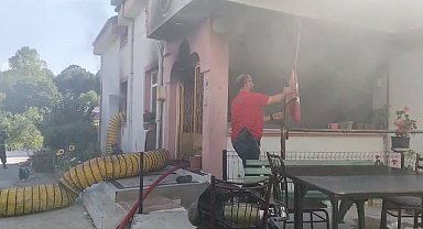İtfaiyecinin Türk bayrağı hassasiyeti