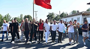 İvrindi'de Ahmet Akın'a davullu zurnalı karşılama