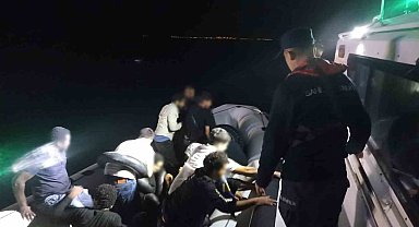 İzmir açıklarında 21 düzensiz göçmen yakalandı, 31 göçmen kurtarıldı