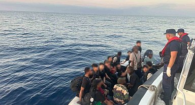 İzmir açıklarında 44 düzensiz göçmen yakalandı