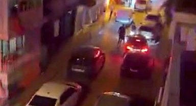 İzmir'de sokak ortasında silahlı çatışma: 5 yaralı