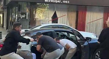 İzmit'te otomobilin çarptığı çocuk aracın altında kaldı