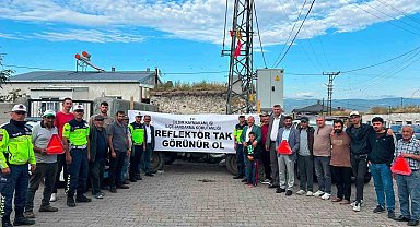 Jandarma trafik ekiplerinden "Reflektör tak, görünür ol" uygulaması