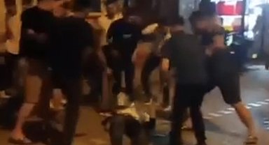 Kadını darp eden adamı mahallelinin linç anları kamerada
