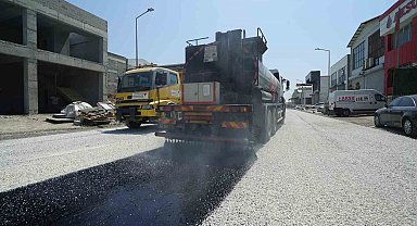 Kahramanmaraş Büyükşehir Belediyesi'nden Yeni Sanayi Sitesi'nde asfalt mesaisi