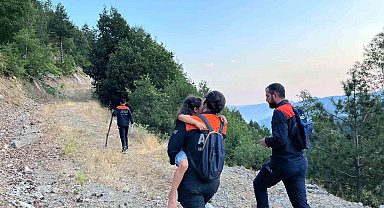 Kahramanmaraş'ta araçta mahsur kalan baba ve kızı kurtarıldı