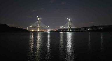 Kanal İstanbul'un ilk köprüsü geceyi aydınlatıyor