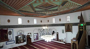 Kanuni Sultan Süleyman'ın damadı ve veziri olan Rüstem Paşa'nın adına yaptırdığı cami, 510 yıldır muhteşem yapısıyla göz kamaştırıyor
