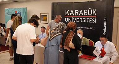 Karabük Üniversitesi tercih günlerinde İzmir'de adaylarla buluştu