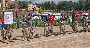 Karabük'te 30 Ağustos coşkusu: Komandoların gösterisi nefes kesti