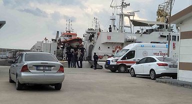 Karadeniz'de su alan gemi batma tehlikesi geçirdi, 13 mürettebat tahliye edildi