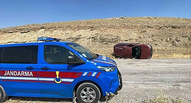 Karaman'da hafif ticari araç devrildi: 1 yaralı