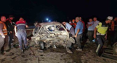 Karaman'da iki otomobilin kafa kafaya çarpıştı: 1 ölü, 1 yaralı