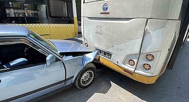 Karaman'da otomobil halk otobüsüne çarptı: 1 yaralı