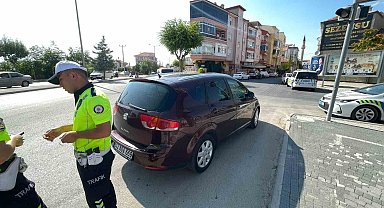 Karaman'da otomobilin çarptığı kadın yaralandı
