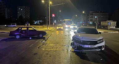 Karaman'da otomobiller çarpıştı: 2 yaralı
