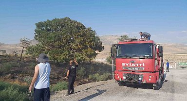 Karapınar'da ot yangını paniğe neden oldu