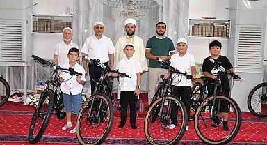 Karesi'de 20 öğrenci Kur'an-ı Kerim'i hatim etti