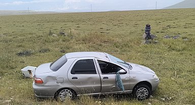 Kars-Iğdır karayolunda araç şarampole savruldu