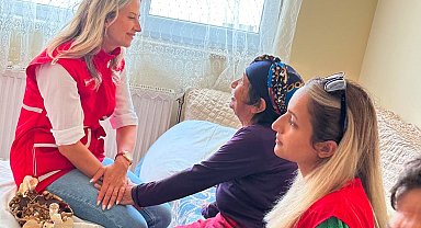 Kars'ta Kızılay gönüllülerinden anlamlı hizmet: Evde bakım hareketiyle yalnızlığa ve ihtiyaçlara dokunuyorlar