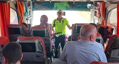 Kars'ta şehirler arası yollarda trafik denetimleri sürüyor