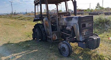 Kars'ta traktör alev alev yandı