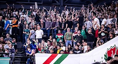 Karşıyaka'da kombineler satışa çıktı