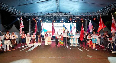 Kartal'da 5. Uluslararası Halk Oyunları Festivali coşkuyla başladı