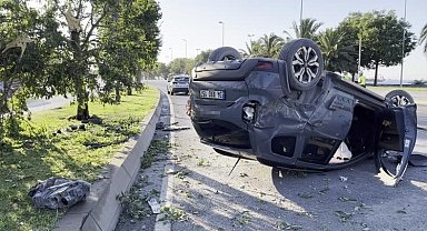 Kartal'da direksiyon hakimiyetini kaybeden otomobil takla attı: 1 yaralı