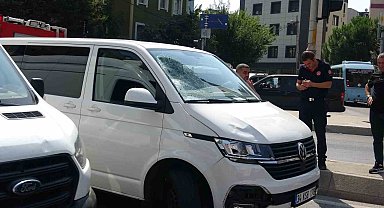 Kartal'da minibüsün çarptığı scooter sürücüsü ağır yaralandı