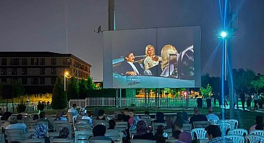 Kartepe'de açık havada sinema keyfi