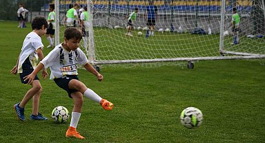 Kastamonu'da 120 çocuk yaz tatilini futbol okulunda değerlendirdi