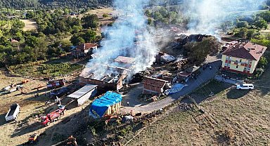 Kastamonu'da 14 büyükbaş hayvanın telef olduğu yangın söndürüldü