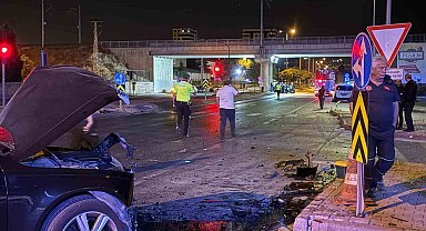 Kayseri'de kazaya karışan otomobil, çarpışmadan 200 metre sonra ancak durabildi: 1 yaralı