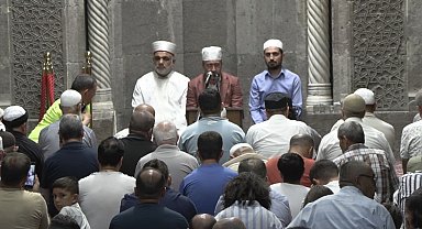 Kayseri'de Mevlit Kandili'nde eller semaya açıldı