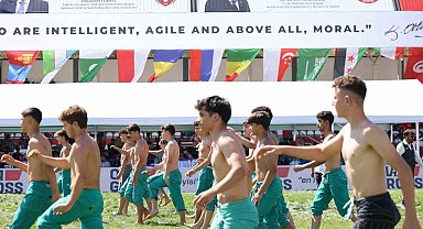 Keçiören 3. Büyük Geleneksel Karakucak Güreş Festivali'nde pehlivanlar ödüllerine kavuştu