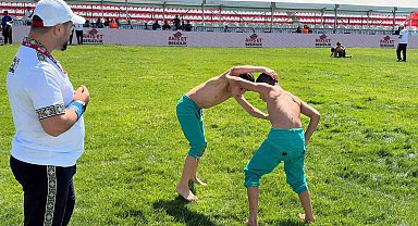 Keçiören'de genç pehlivanlar er meydanına çıktı