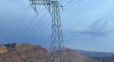 Kemaliye'de fırtına nedeniyle 8 köyde elektrik kesintisi